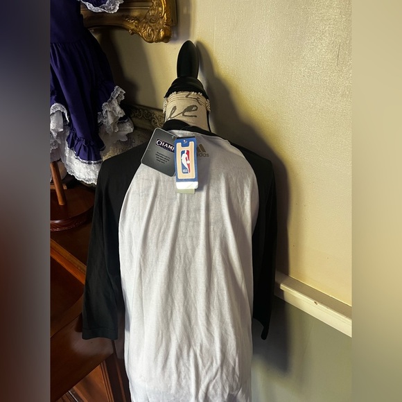 🖤 NWT ADIDAS NEW ORLEANS PELICANS NBA BASKETBALL WOMENS GOLD  SHIRT WHITE L - Picture 5 of 7